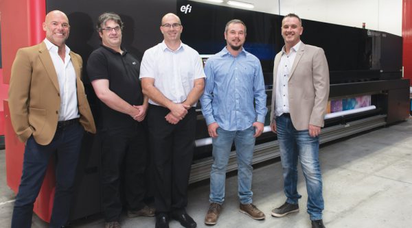 (L-R) Nathan Sable (Omnigraphics), Antonio Crimi (EFI), Chris Coulston (EFI), Alex Bloch (EFI) and Gerard Mudford (Omnigraphics) with the EFI VUTEk 5r+